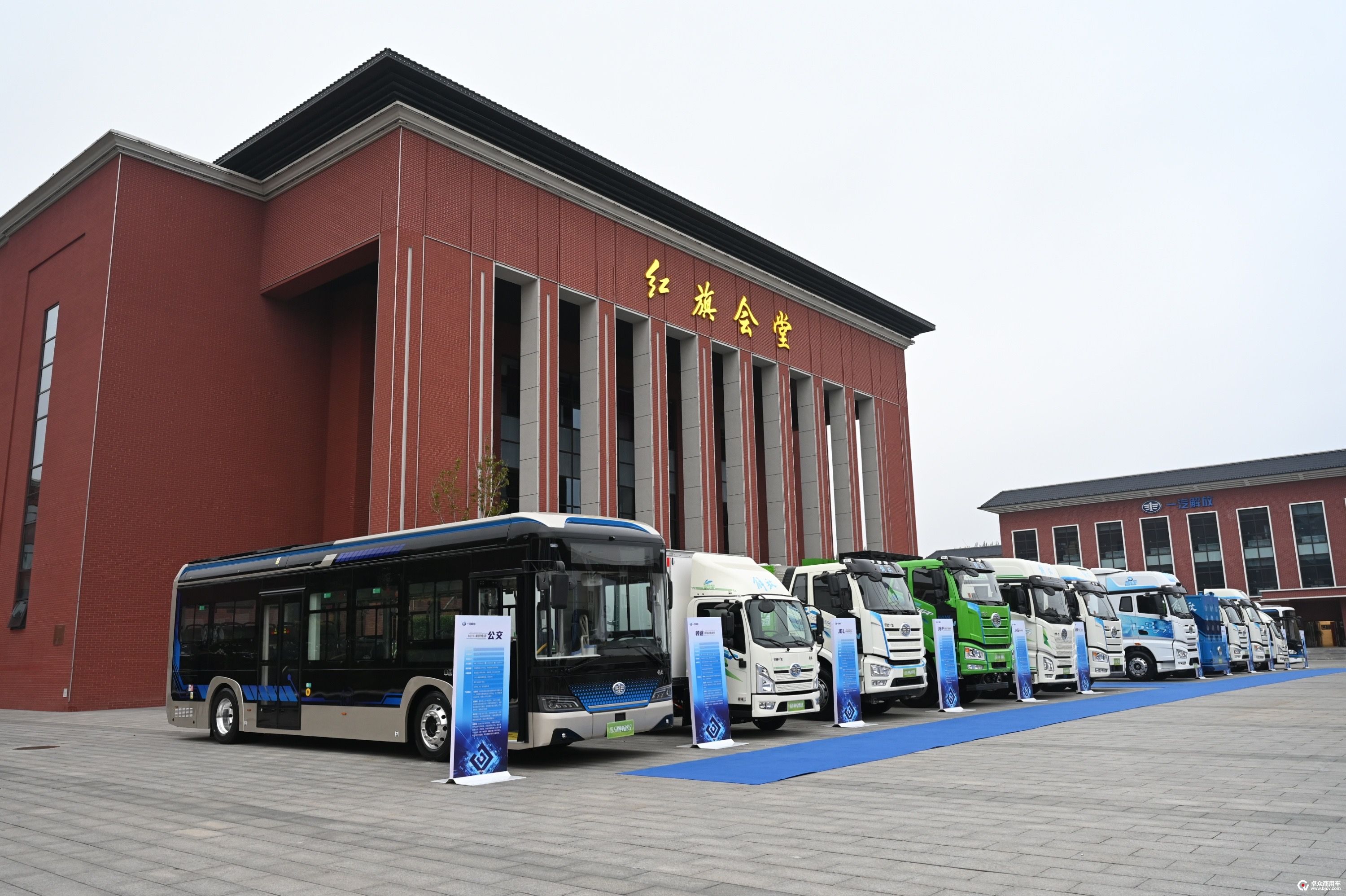 13-展车.jpg