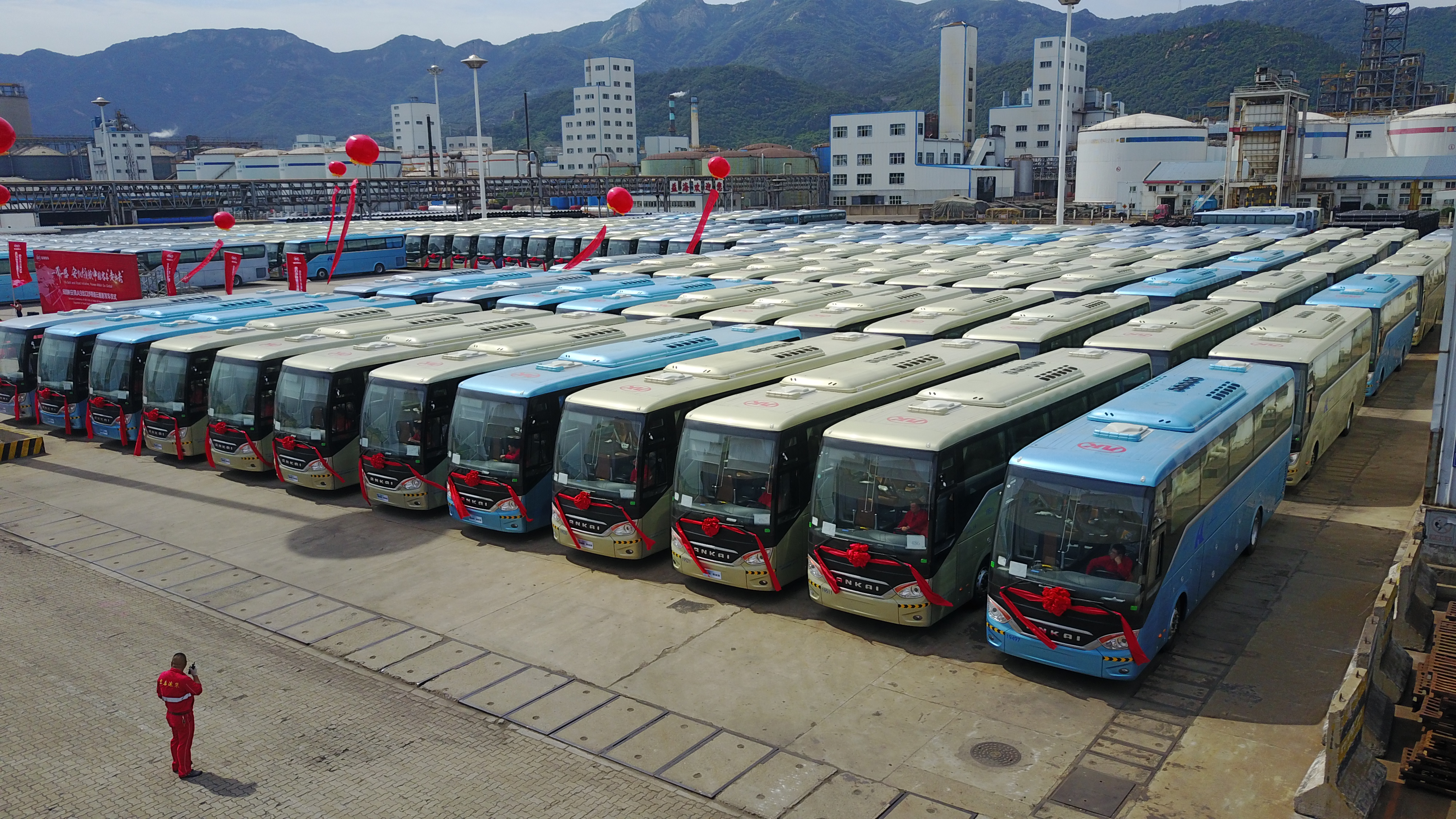 安凯A9大批量出口海外.JPG
