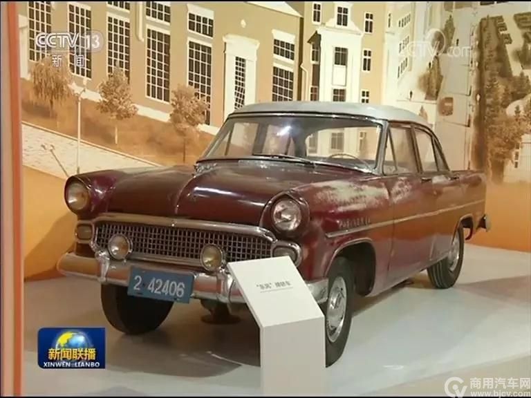 国产第一辆东风牌小轿车.jpg