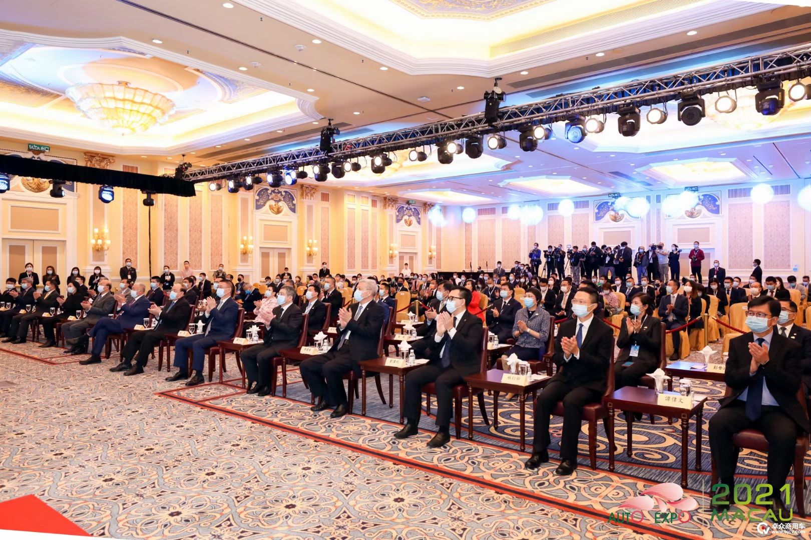 uploads/1113/1636772616140916536.jpg 出席开幕式的嘉宾.jpg